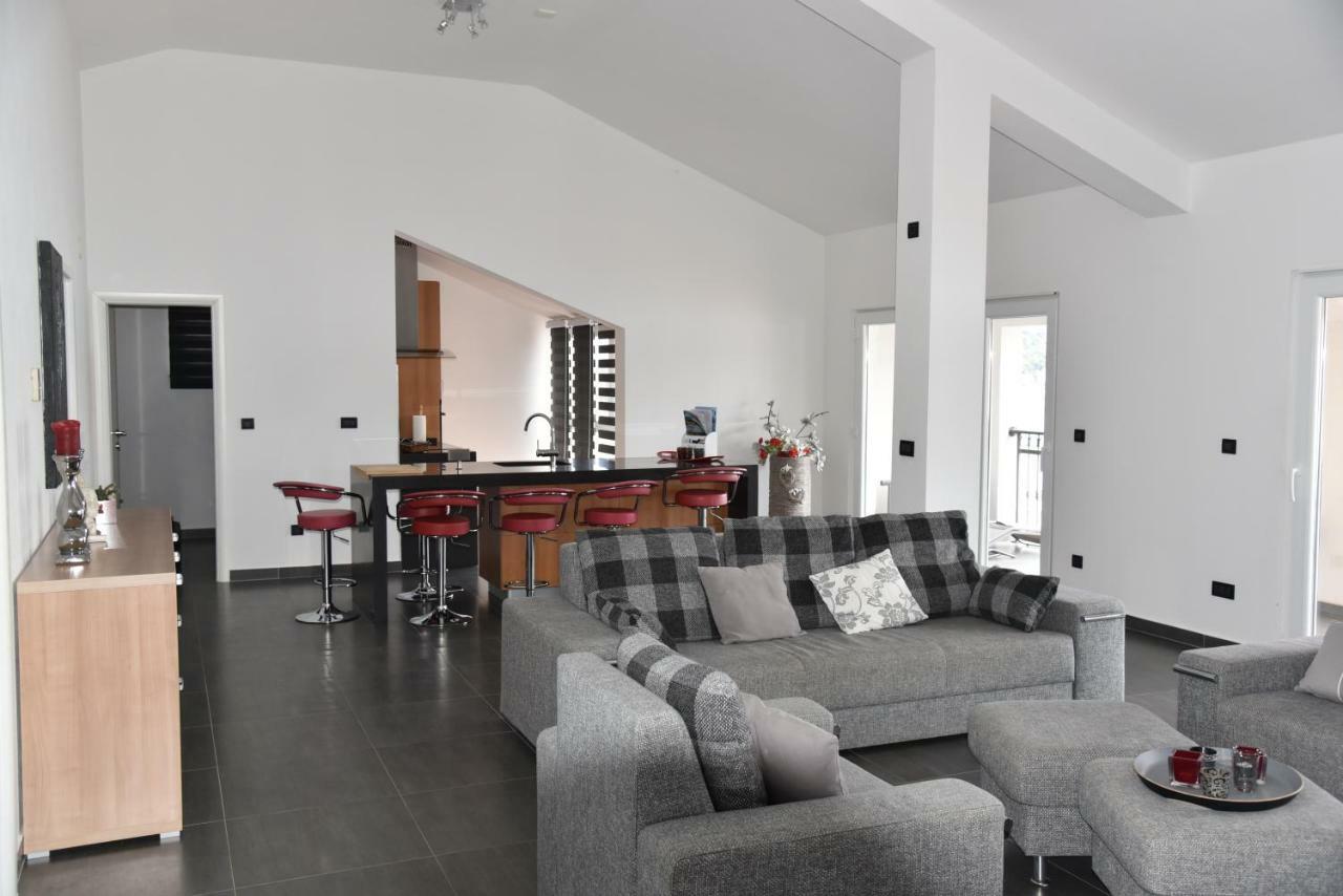 Villa Pina Appartment Chantos ティスノ エクステリア 写真