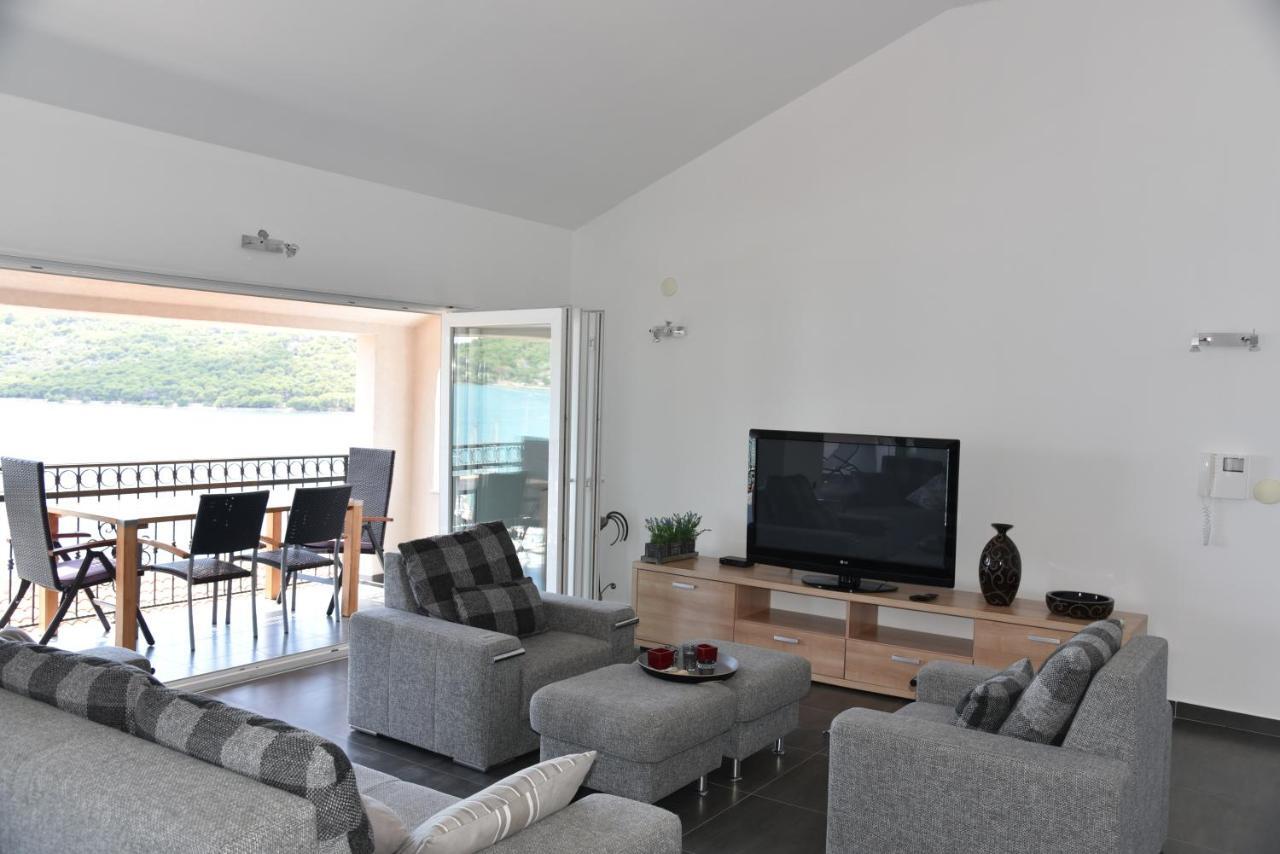 Villa Pina Appartment Chantos ティスノ エクステリア 写真