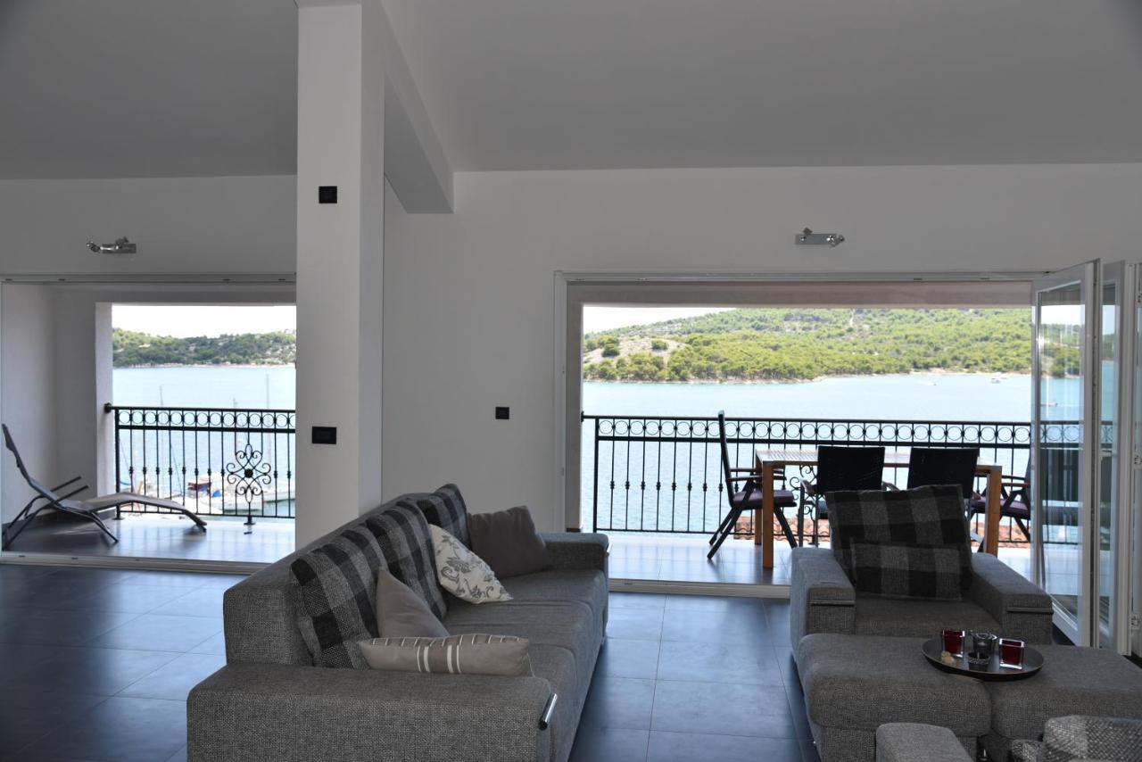 Villa Pina Appartment Chantos ティスノ エクステリア 写真